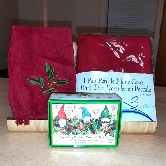 Holiday Bundle NWT - Picture 2 of 7